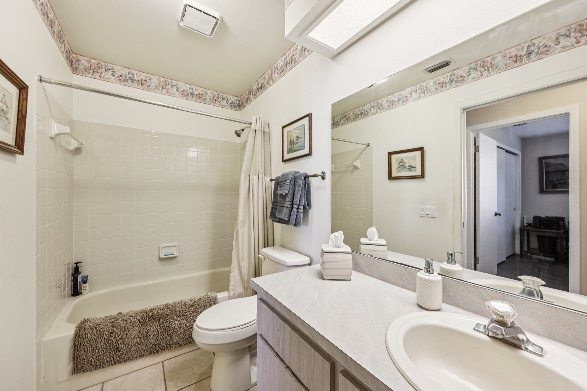 Newcombe Cir-S1211-014.jpg