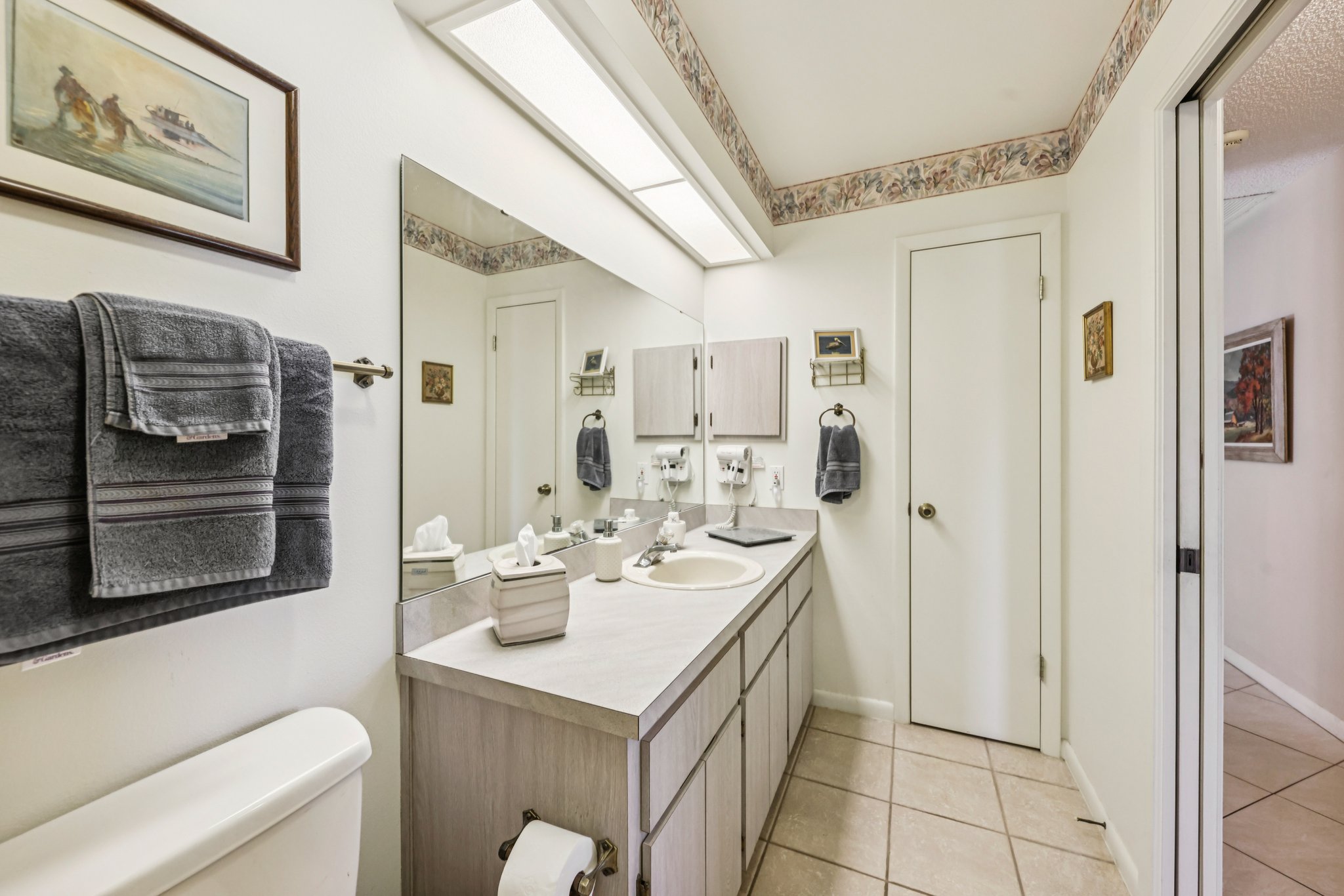 Newcombe Cir-S1211-015.jpg