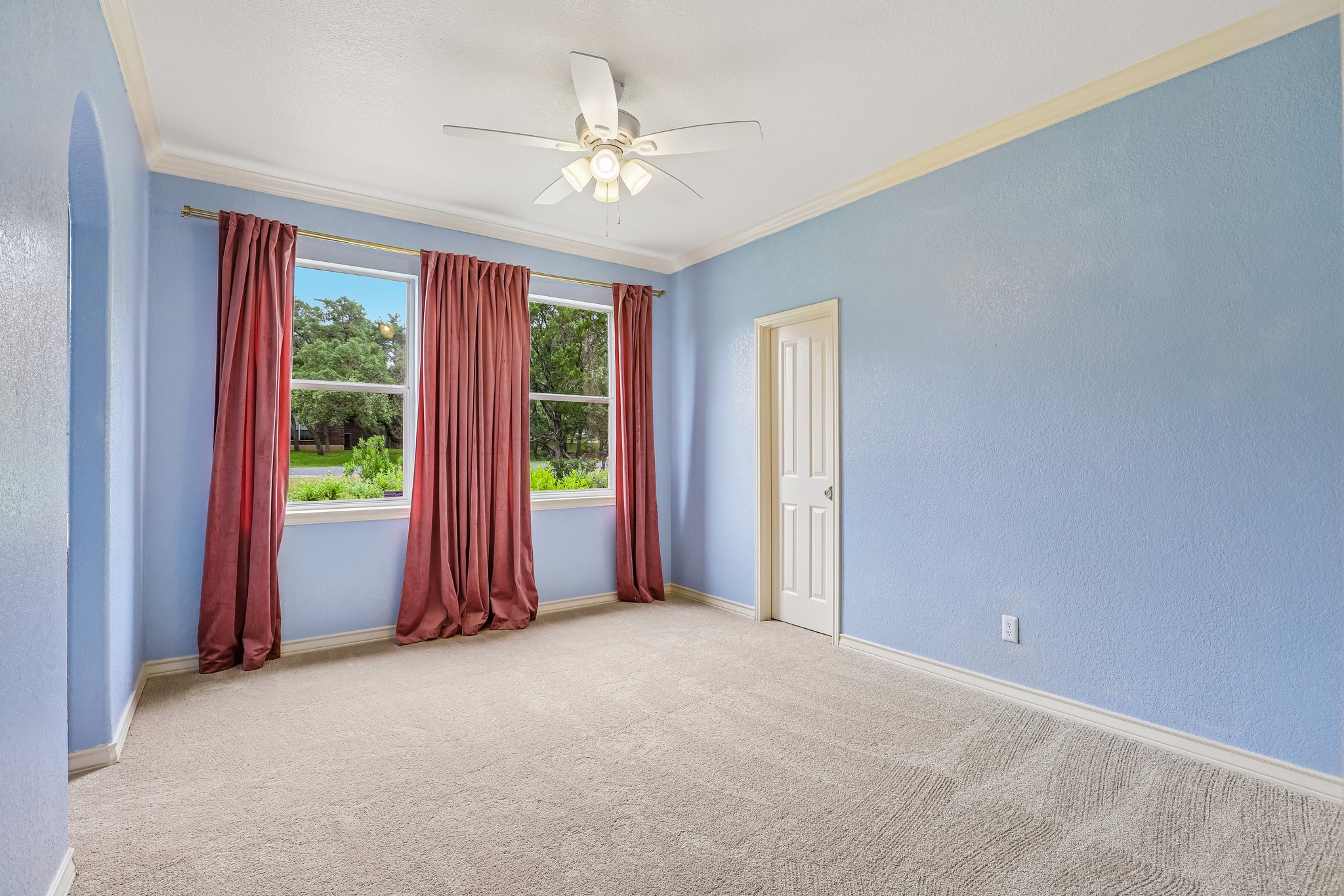 Romance Point St-S2205-027.jpg