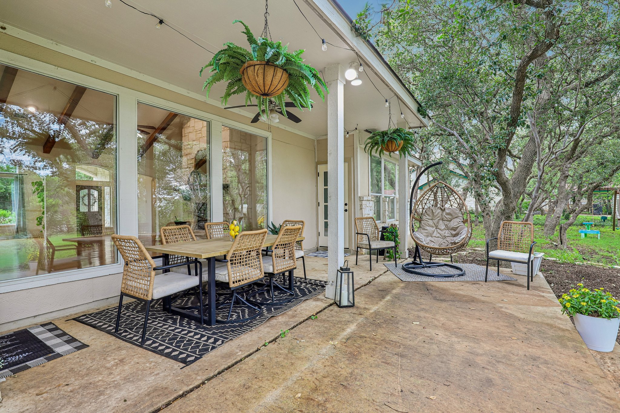 Romance Point St-S2205-048.jpg