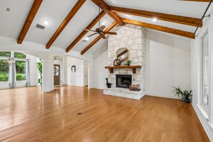 Romance Point St-S2205-014.jpg