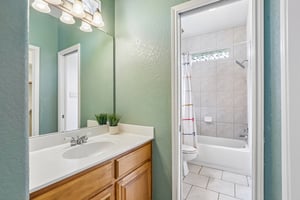 Romance Point St-S2205-031.jpg