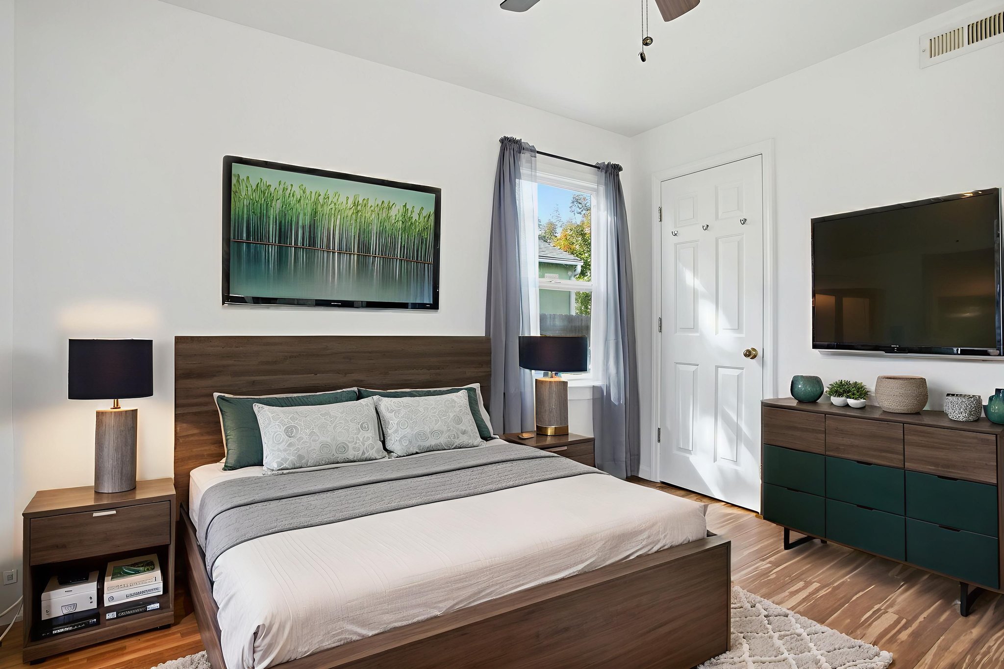 020_F8_2622 Del Paso Blvd virtually staged.jpeg