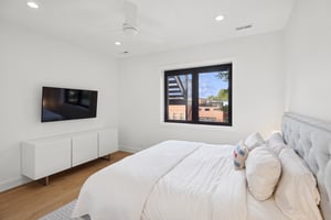 2622 N Racine Ave 3_010.jpg