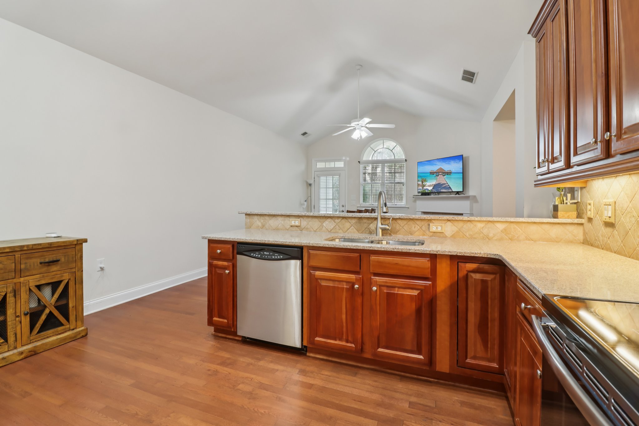 Grapevine Cir-S0303-027.jpg