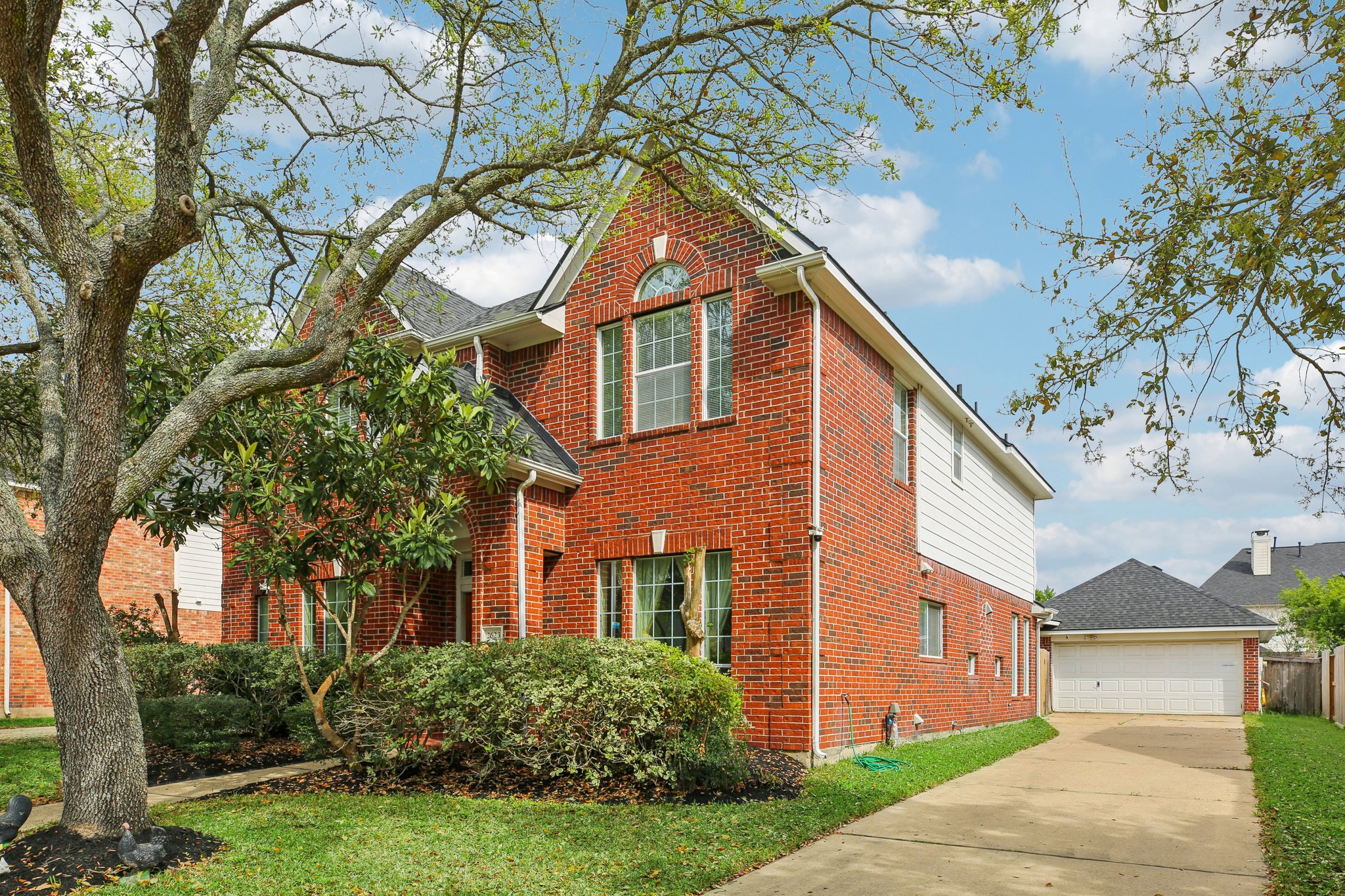 Misty Grove Dr-S2503-003.jpg