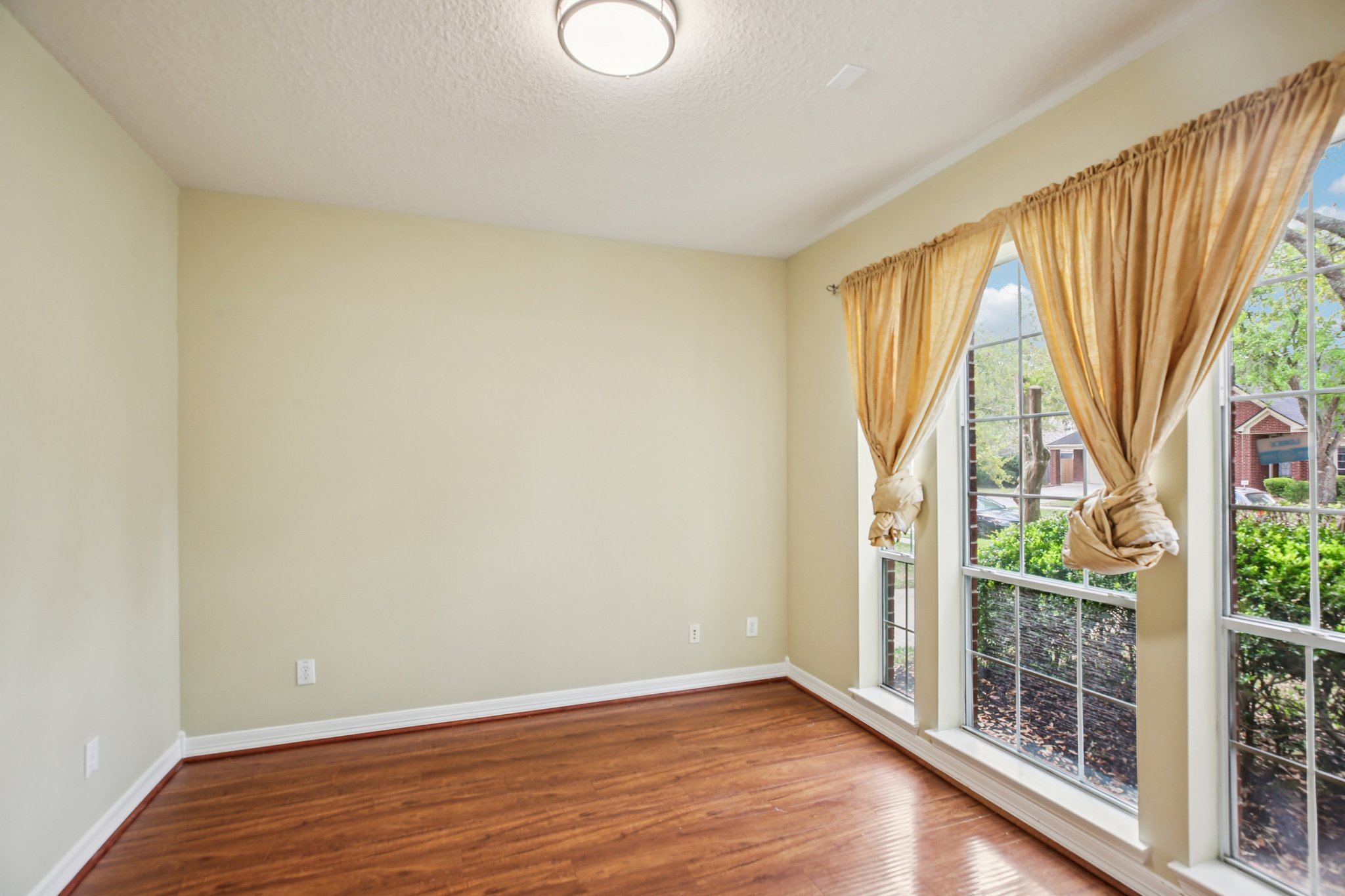 Misty Grove Dr-S2503-019.jpg