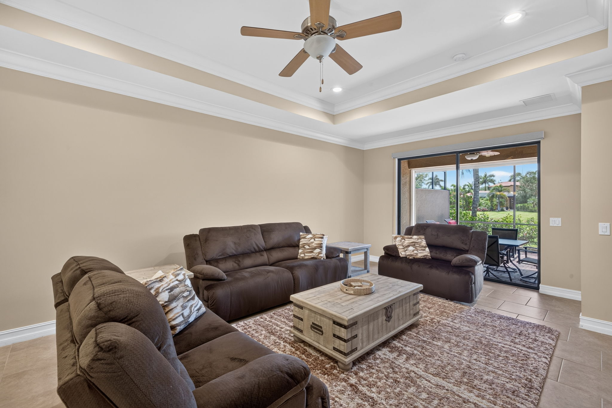 Living Room 2 of 4