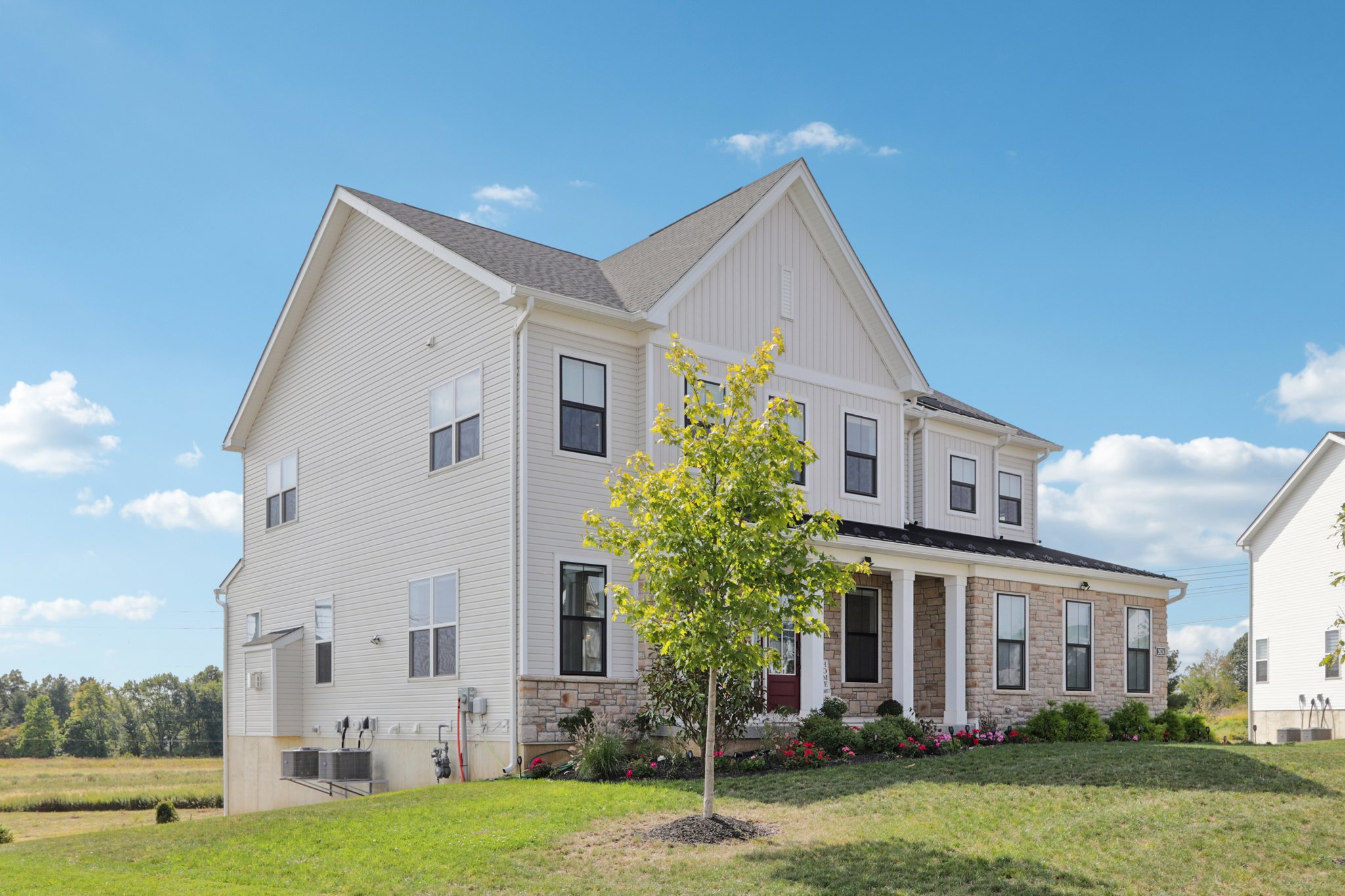 Hawthorn Dr-S2409-002.jpg