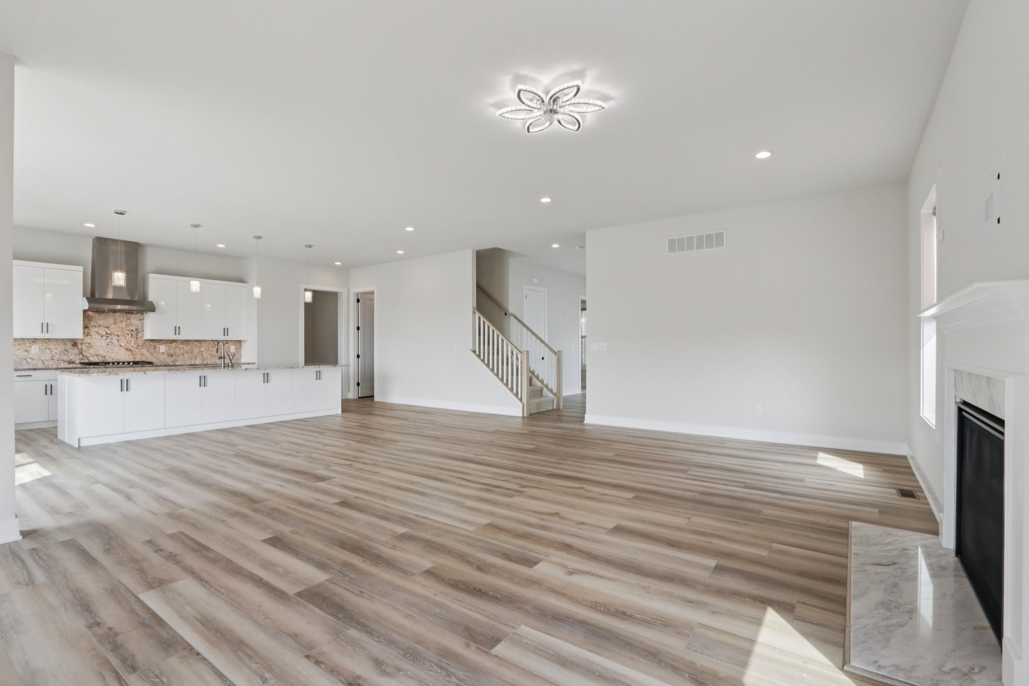 Hawthorn Dr-S2409-014.jpg