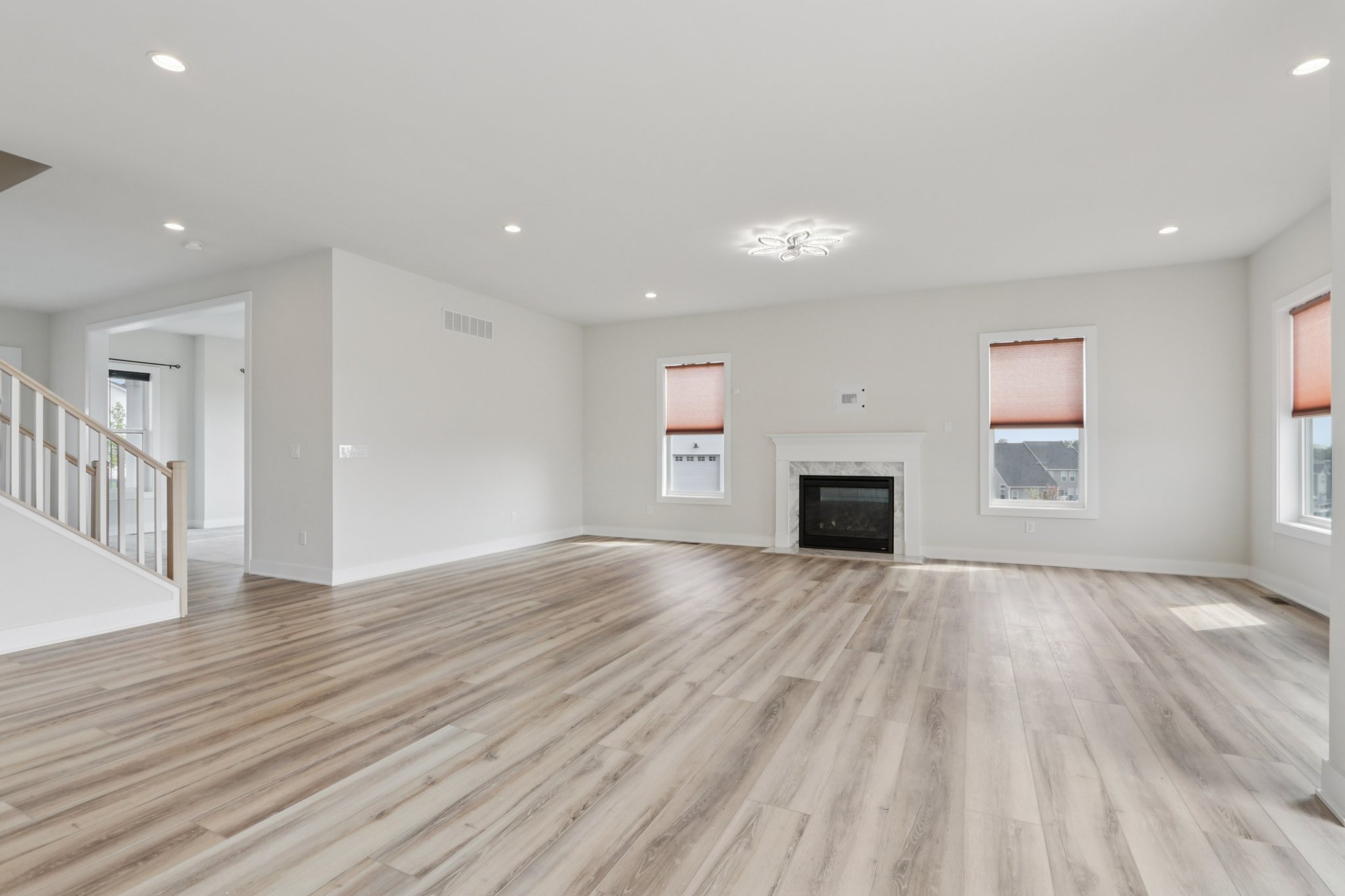 Hawthorn Dr-S2409-015.jpg