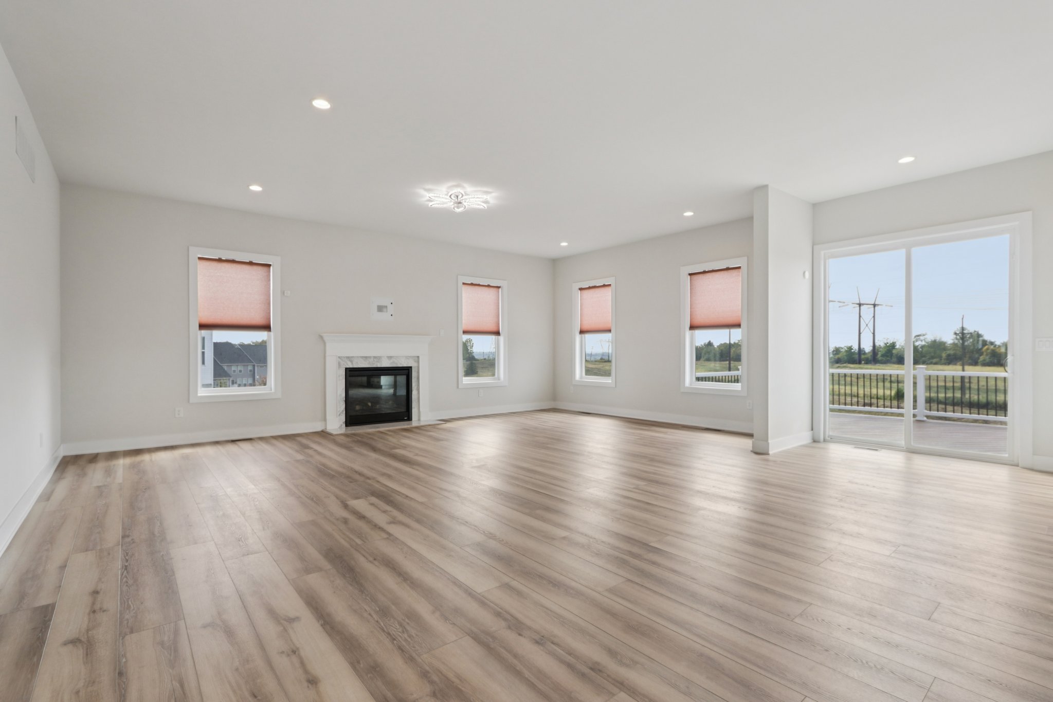 Hawthorn Dr-S2409-016.jpg