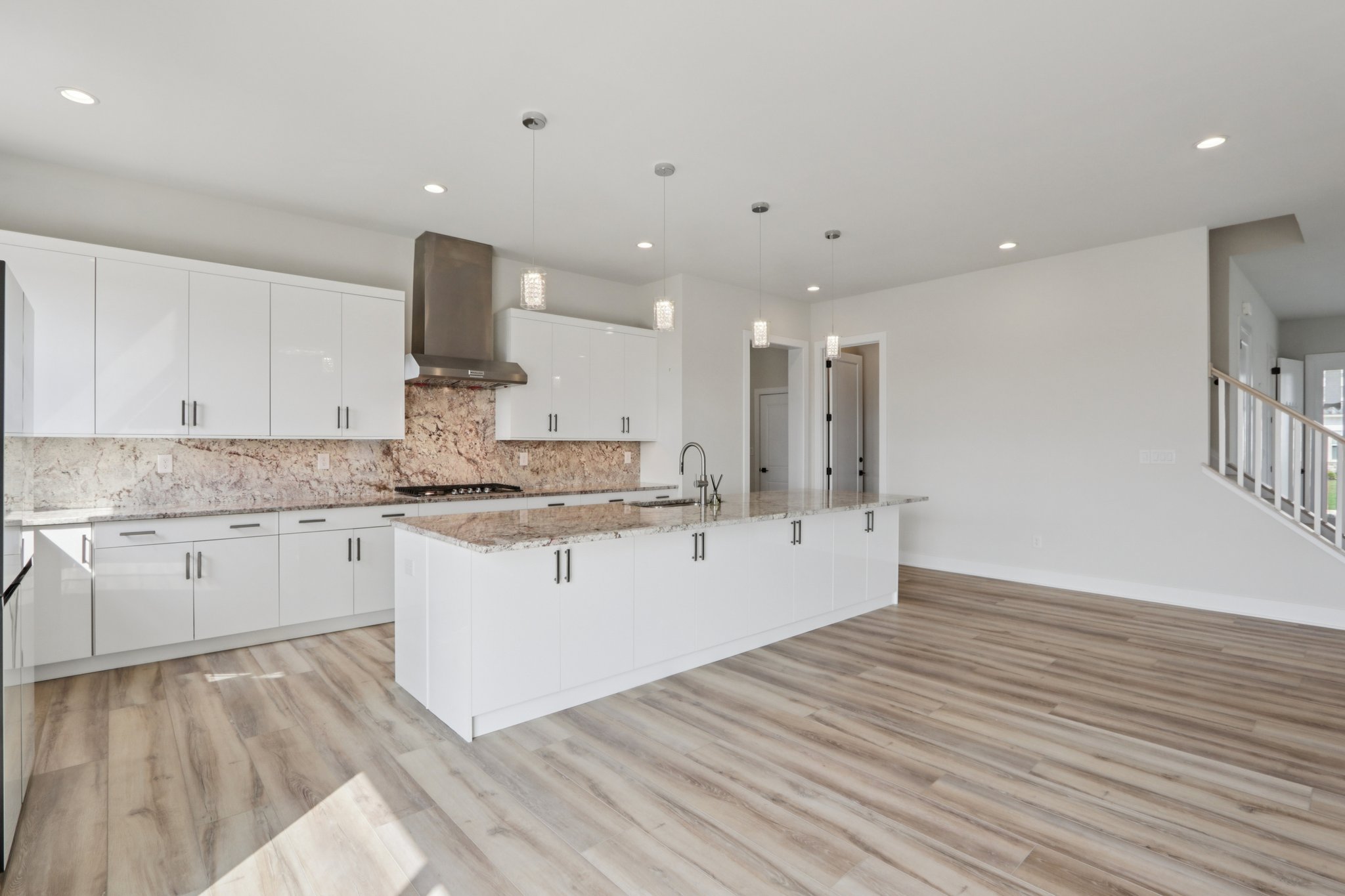 Hawthorn Dr-S2409-018.jpg