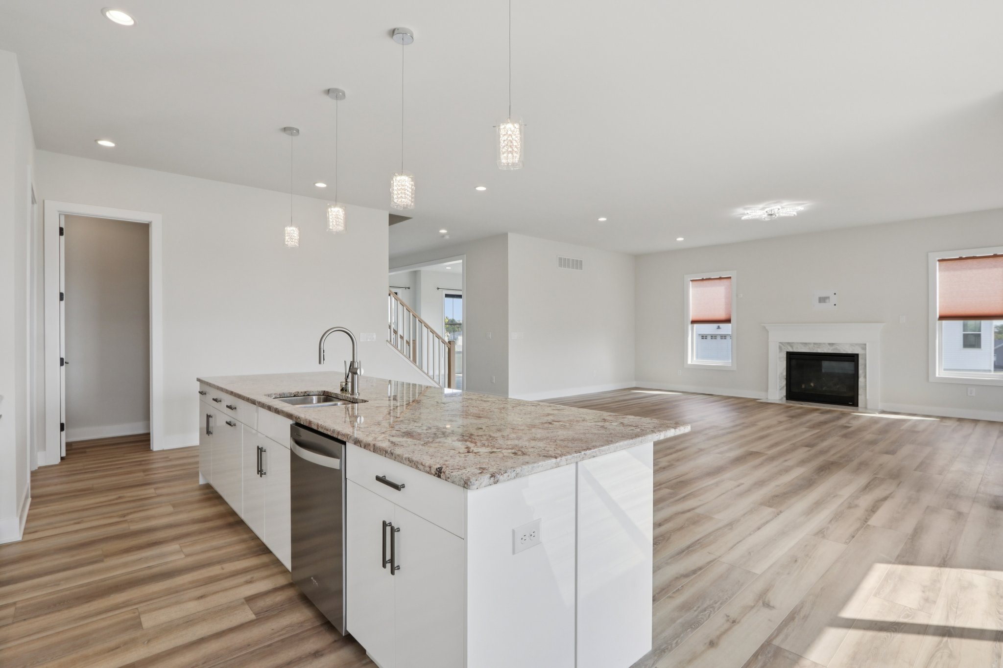 Hawthorn Dr-S2409-019.jpg