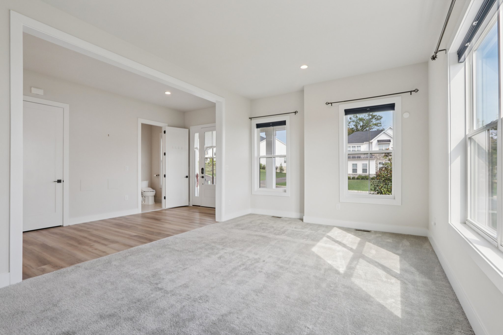 Hawthorn Dr-S2409-023.jpg