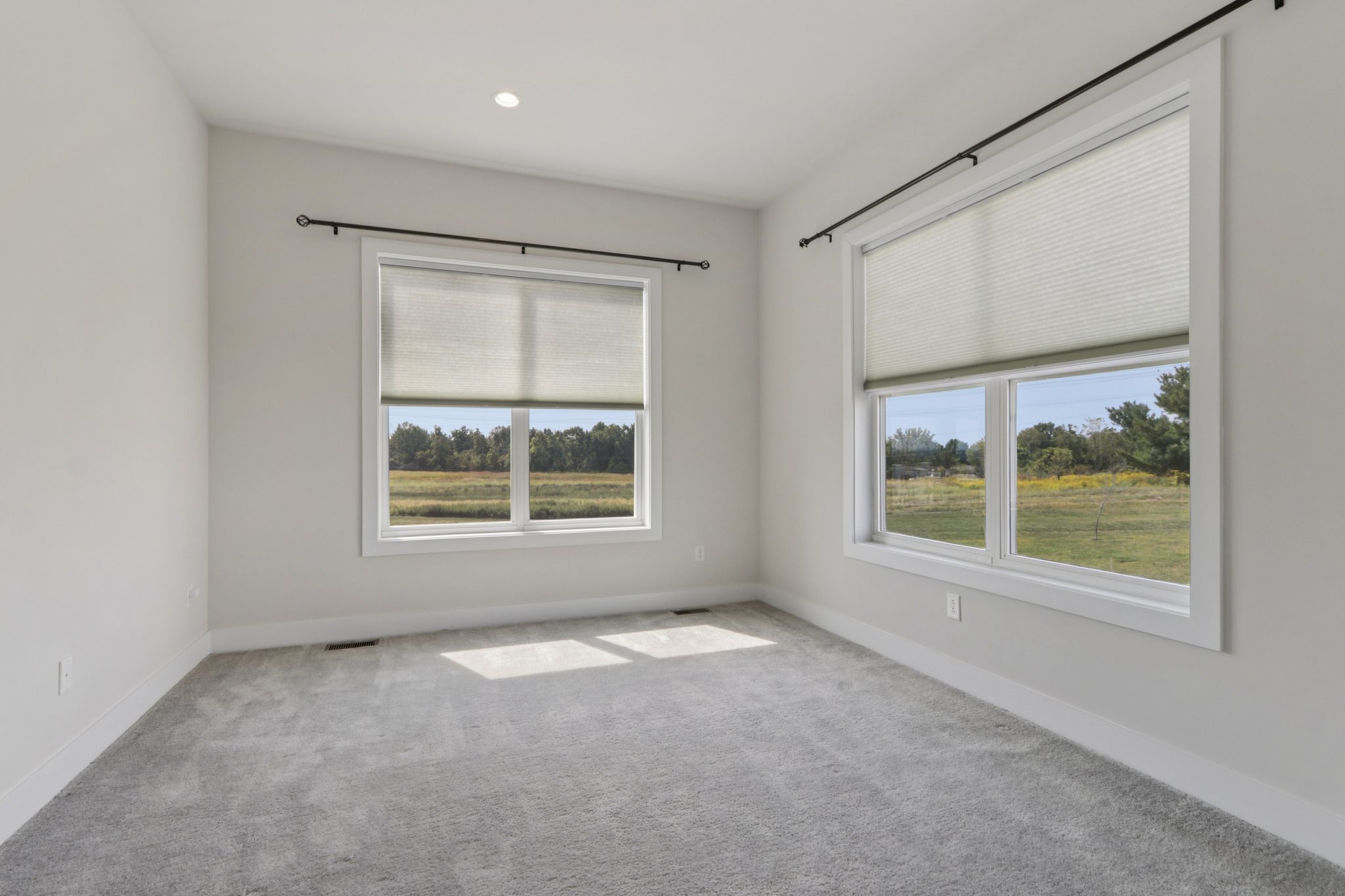 Hawthorn Dr-S2409-027.jpg