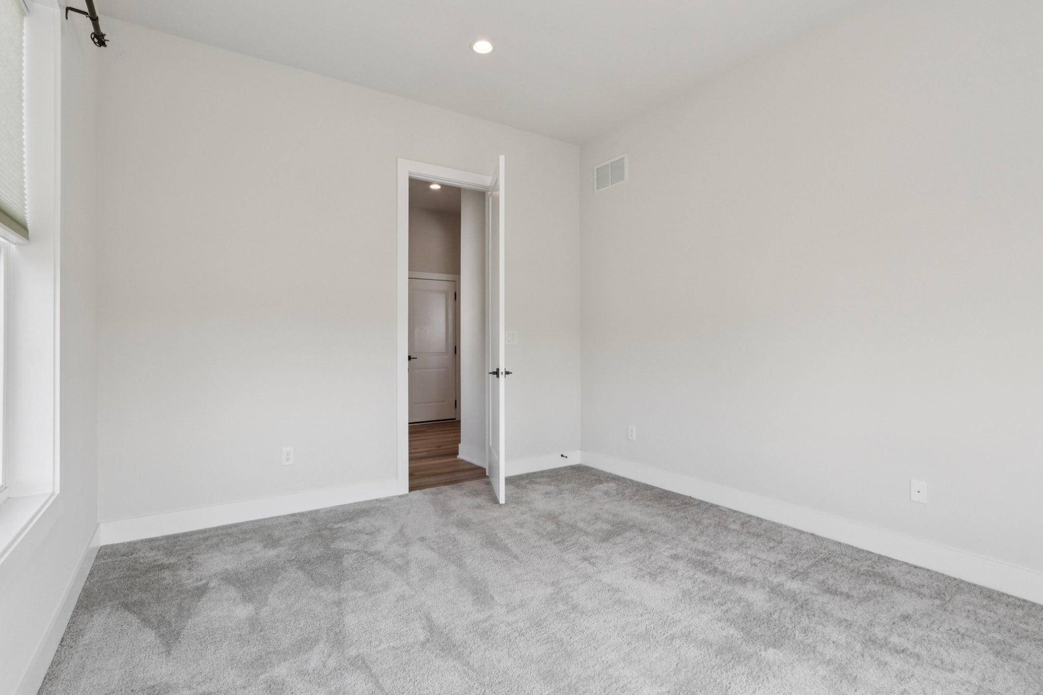 Hawthorn Dr-S2409-028.jpg