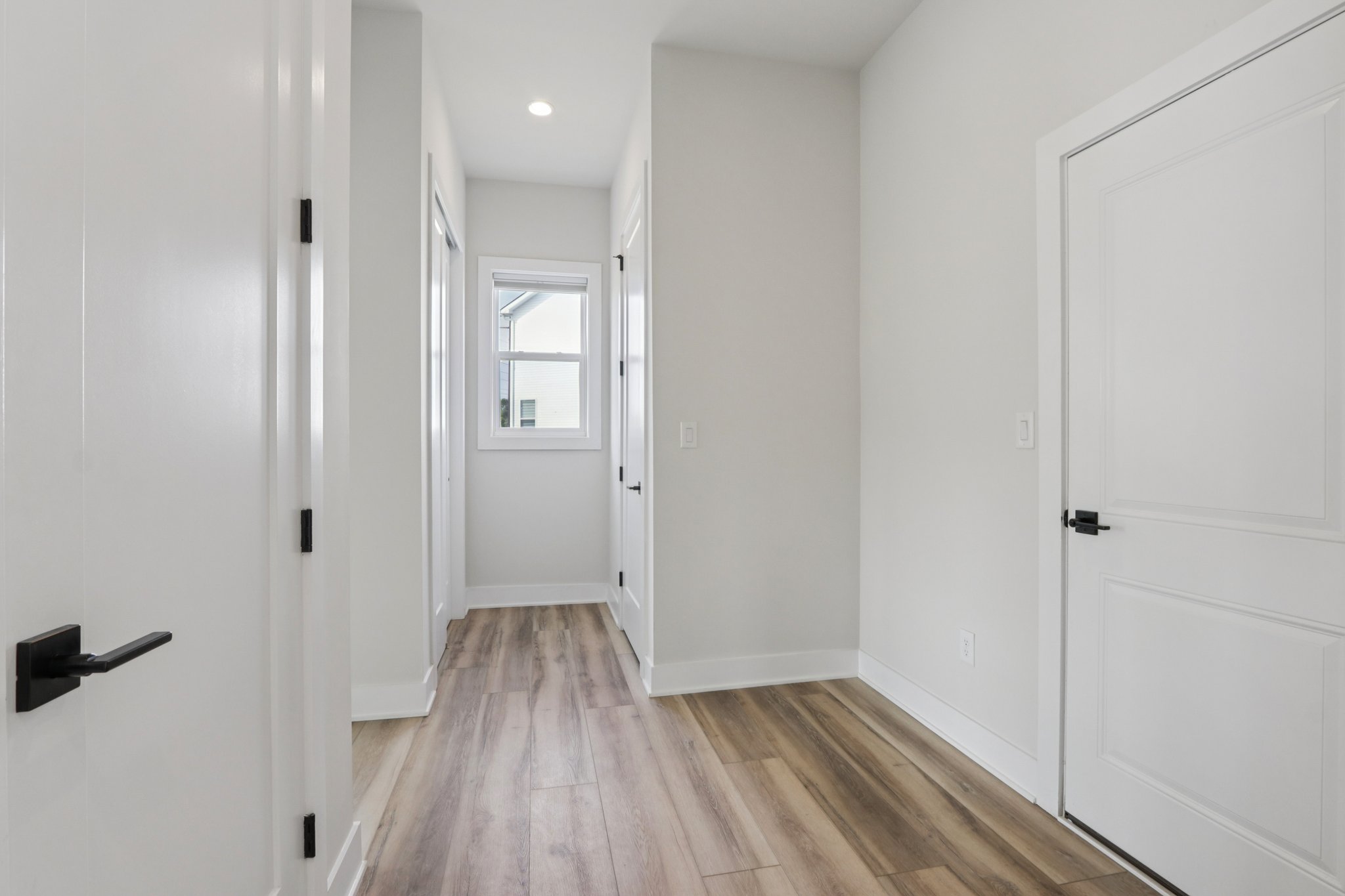 Hawthorn Dr-S2409-029.jpg
