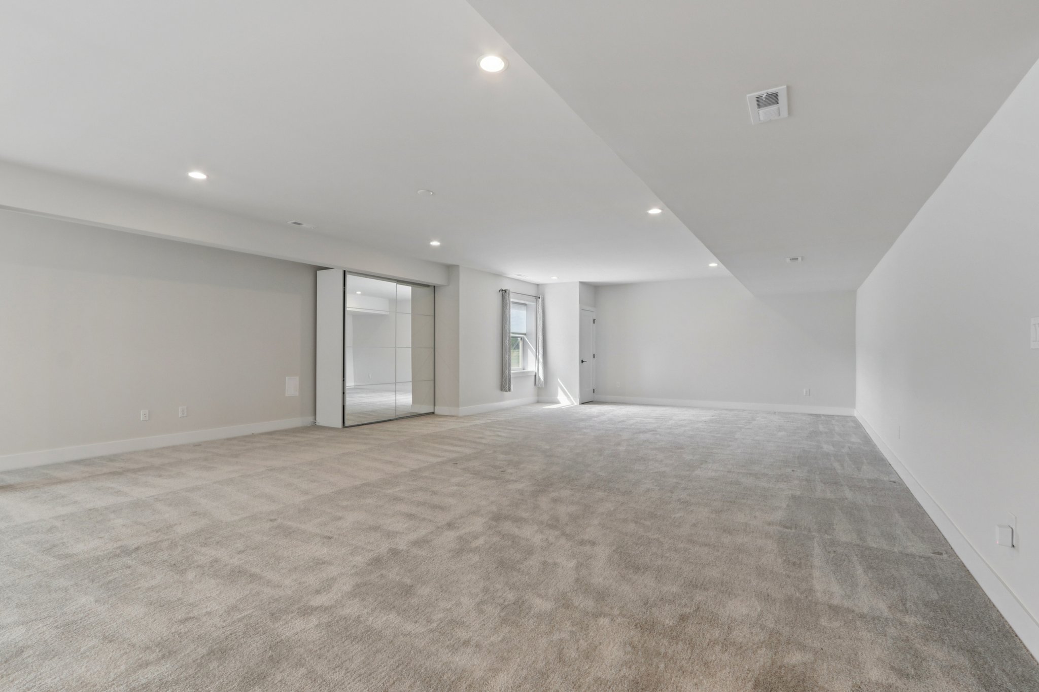 Hawthorn Dr-S2409-030.jpg