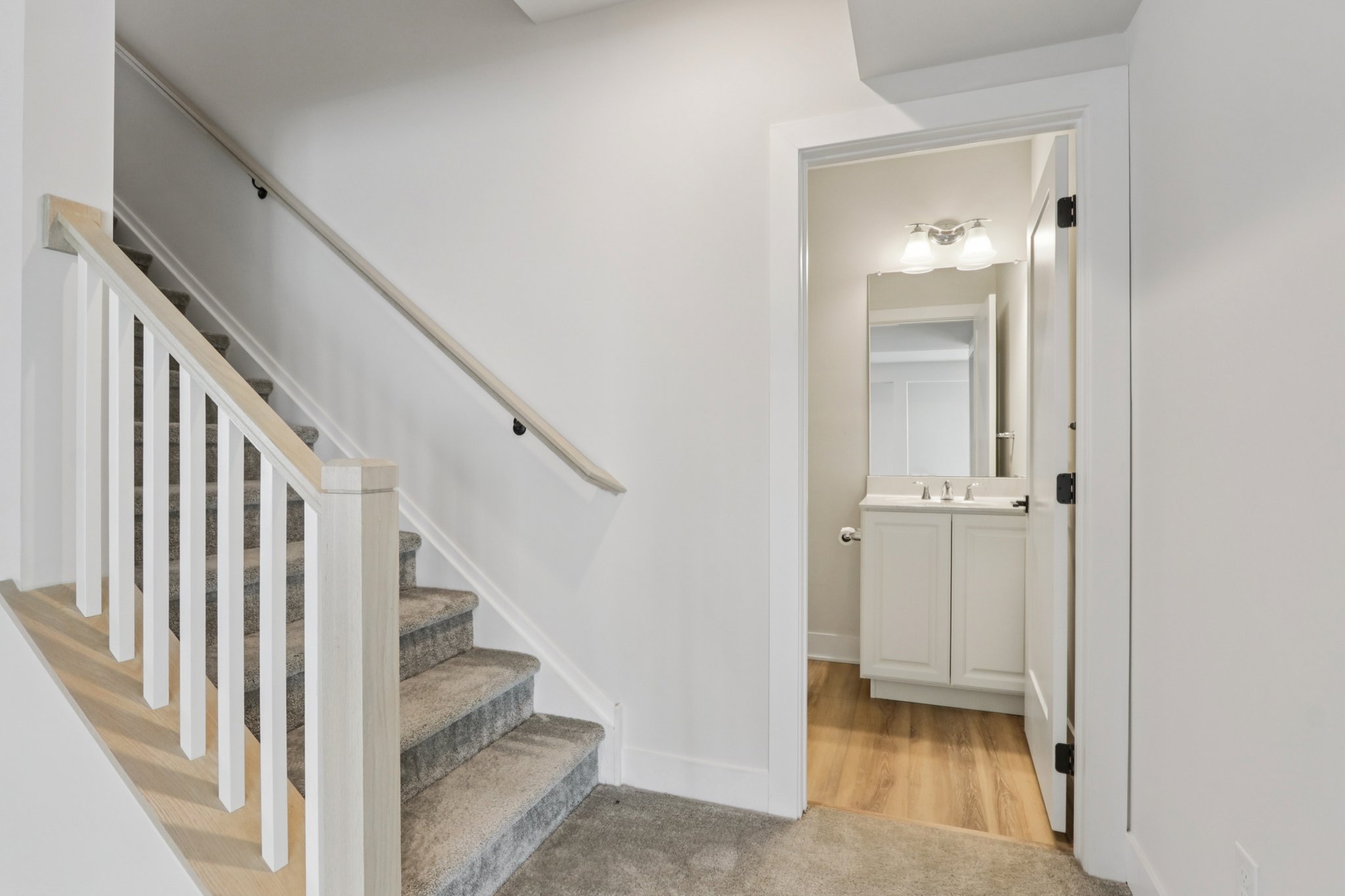 Hawthorn Dr-S2409-035.jpg