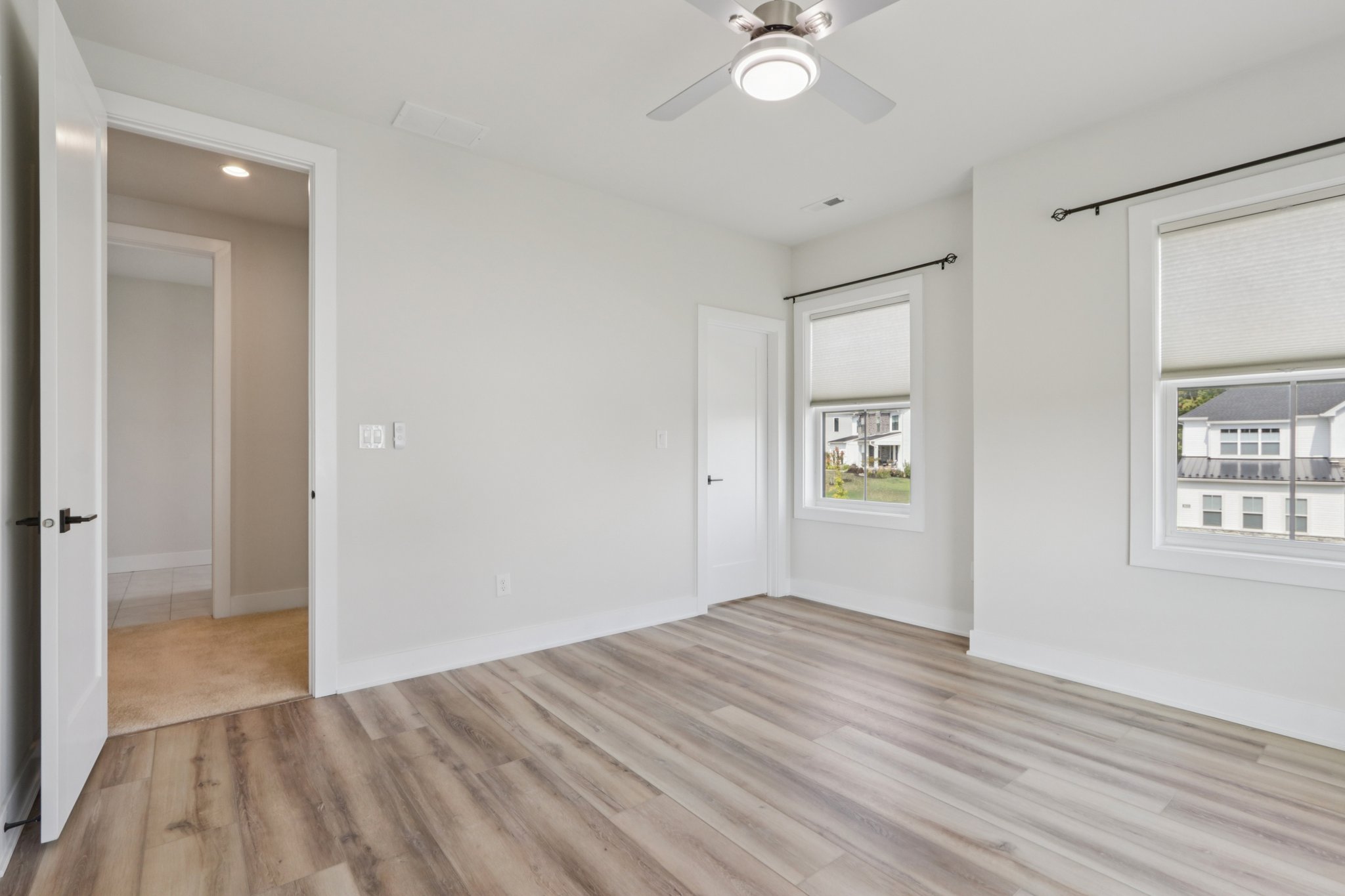 Hawthorn Dr-S2409-039.jpg