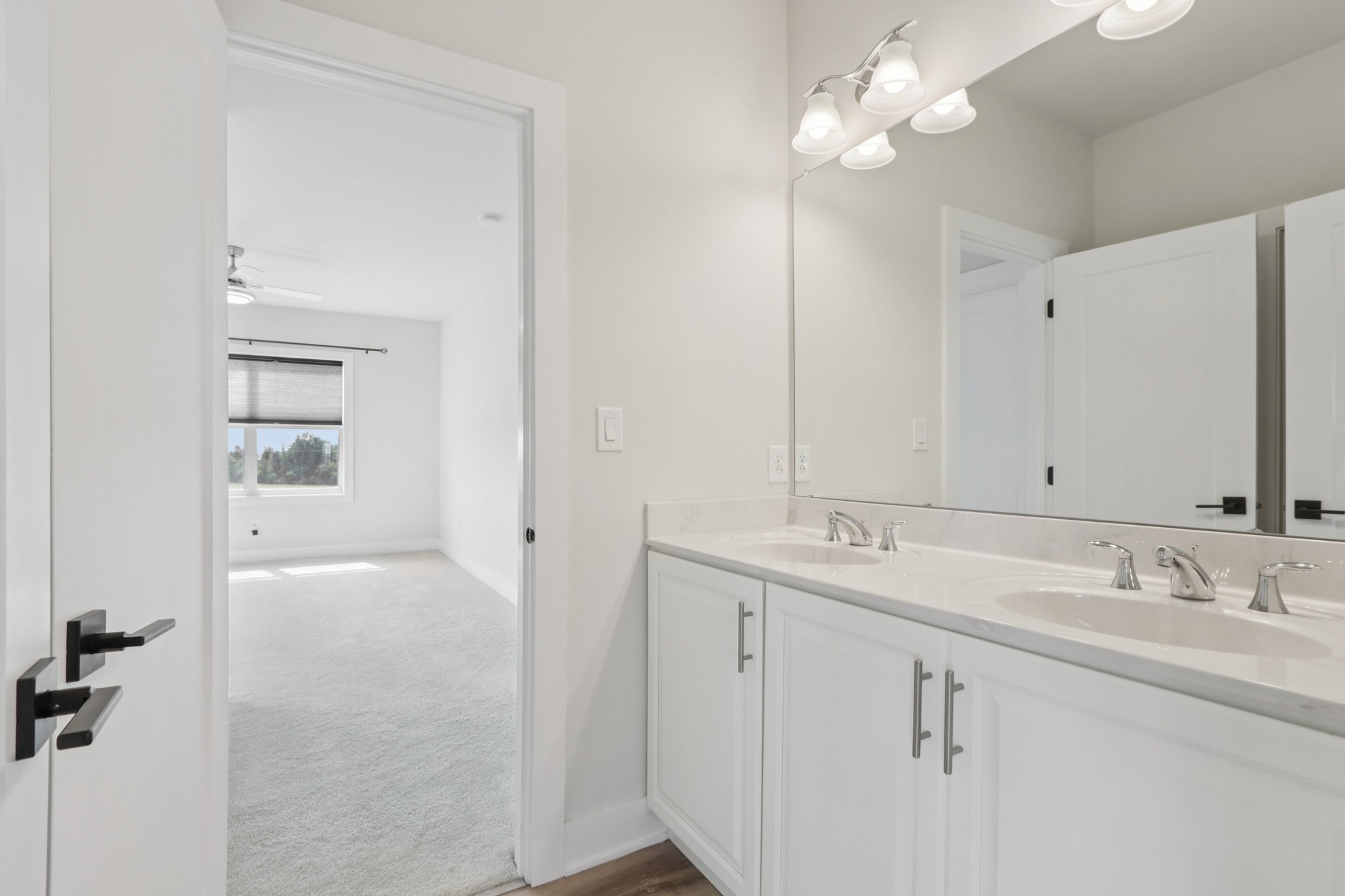 Hawthorn Dr-S2409-040.jpg