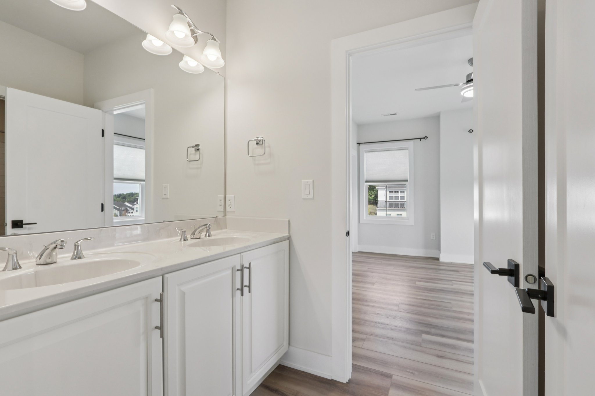 Hawthorn Dr-S2409-041.jpg