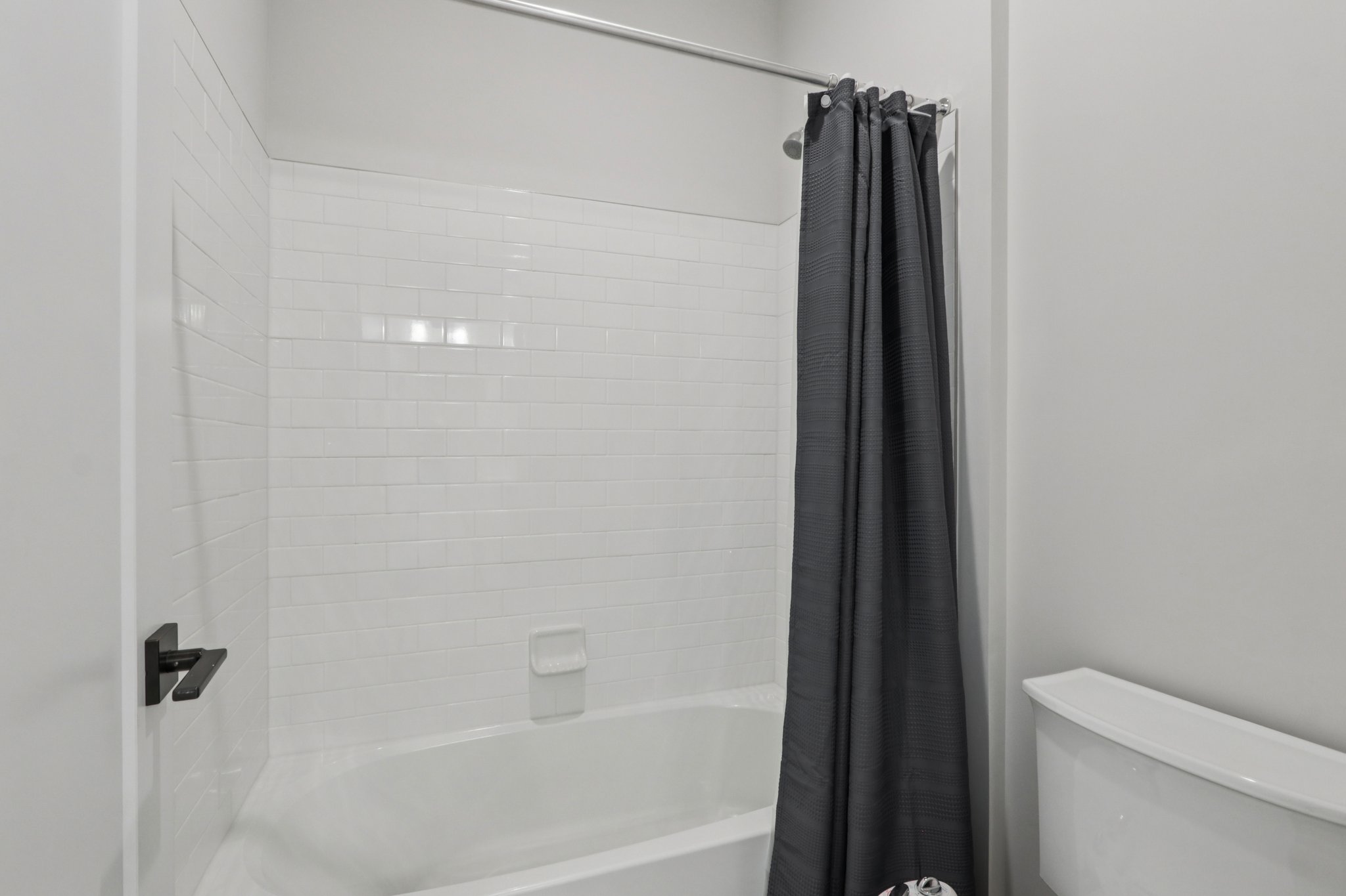 Hawthorn Dr-S2409-042.jpg