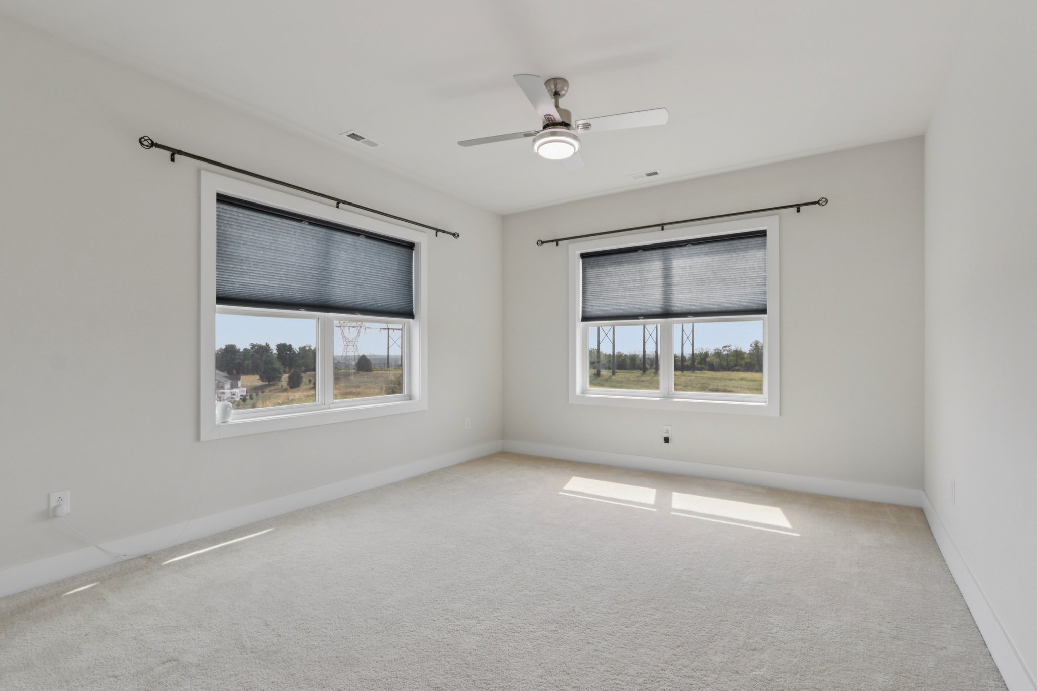 Hawthorn Dr-S2409-043.jpg