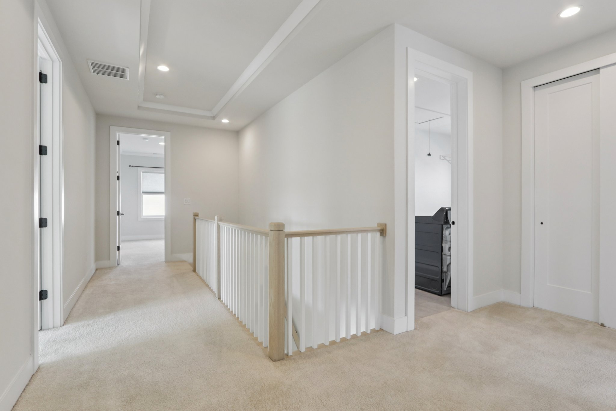 Hawthorn Dr-S2409-045.jpg