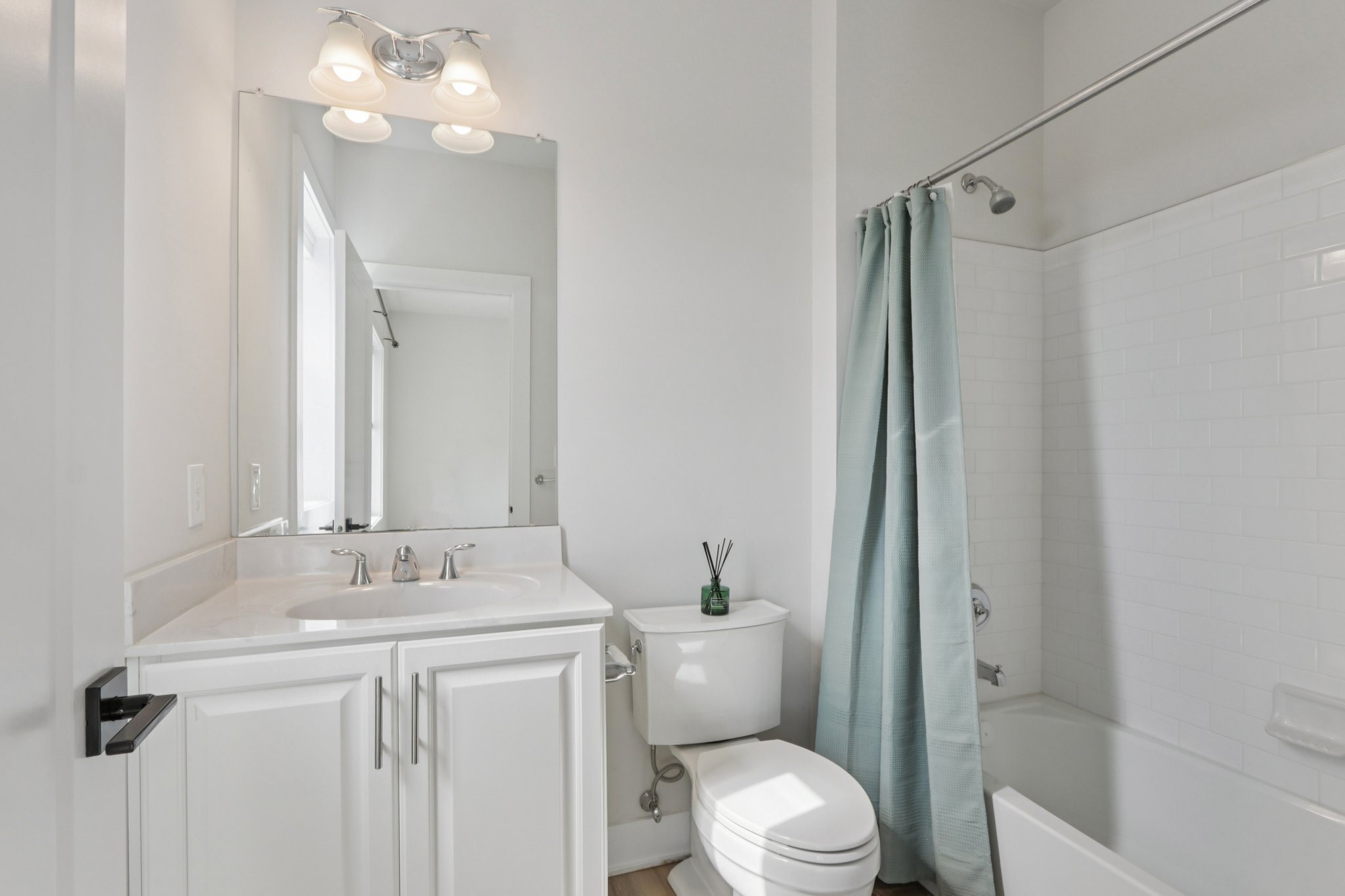 Hawthorn Dr-S2409-053.jpg