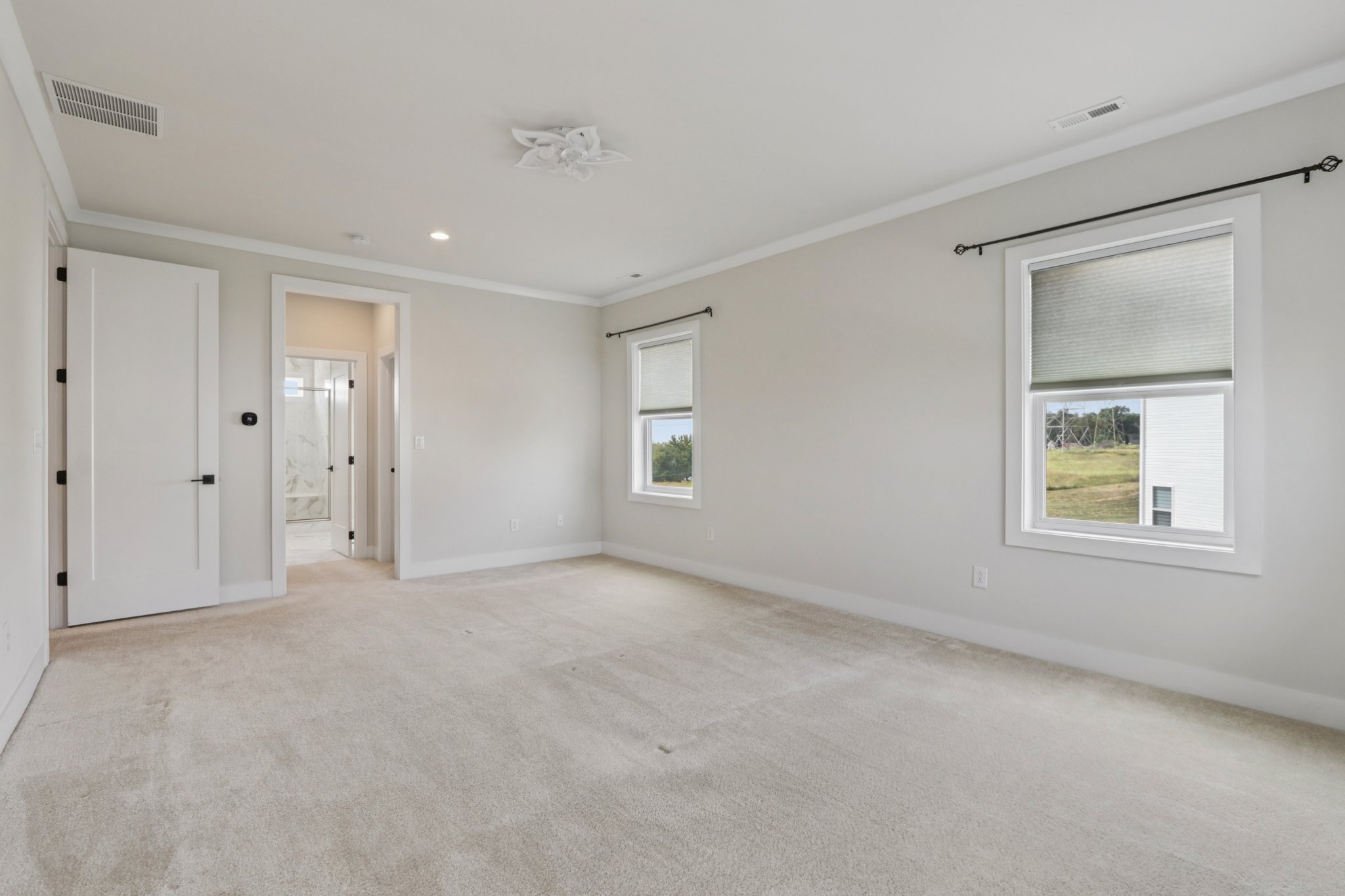 Hawthorn Dr-S2409-056.jpg
