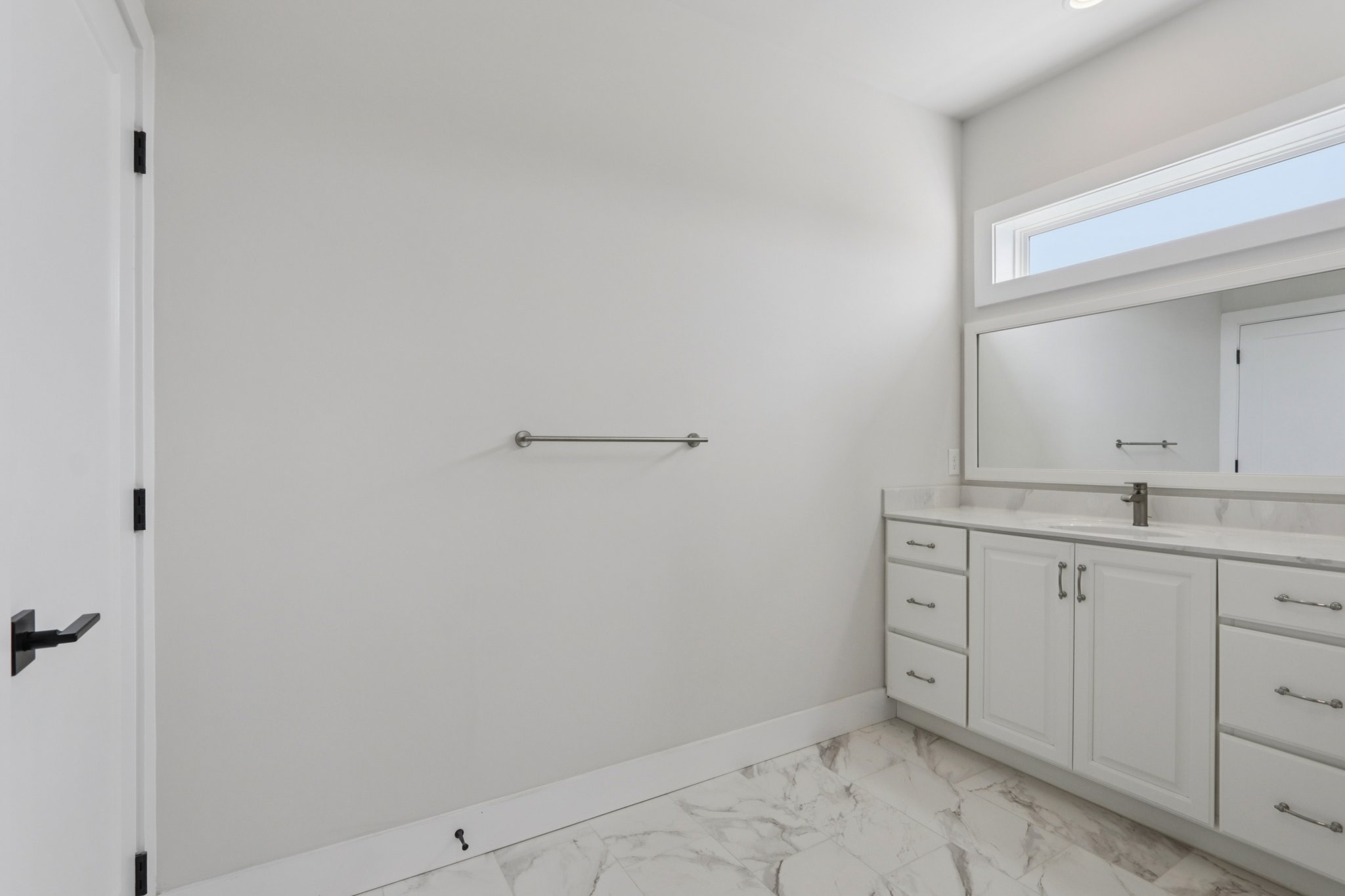 Hawthorn Dr-S2409-059.jpg