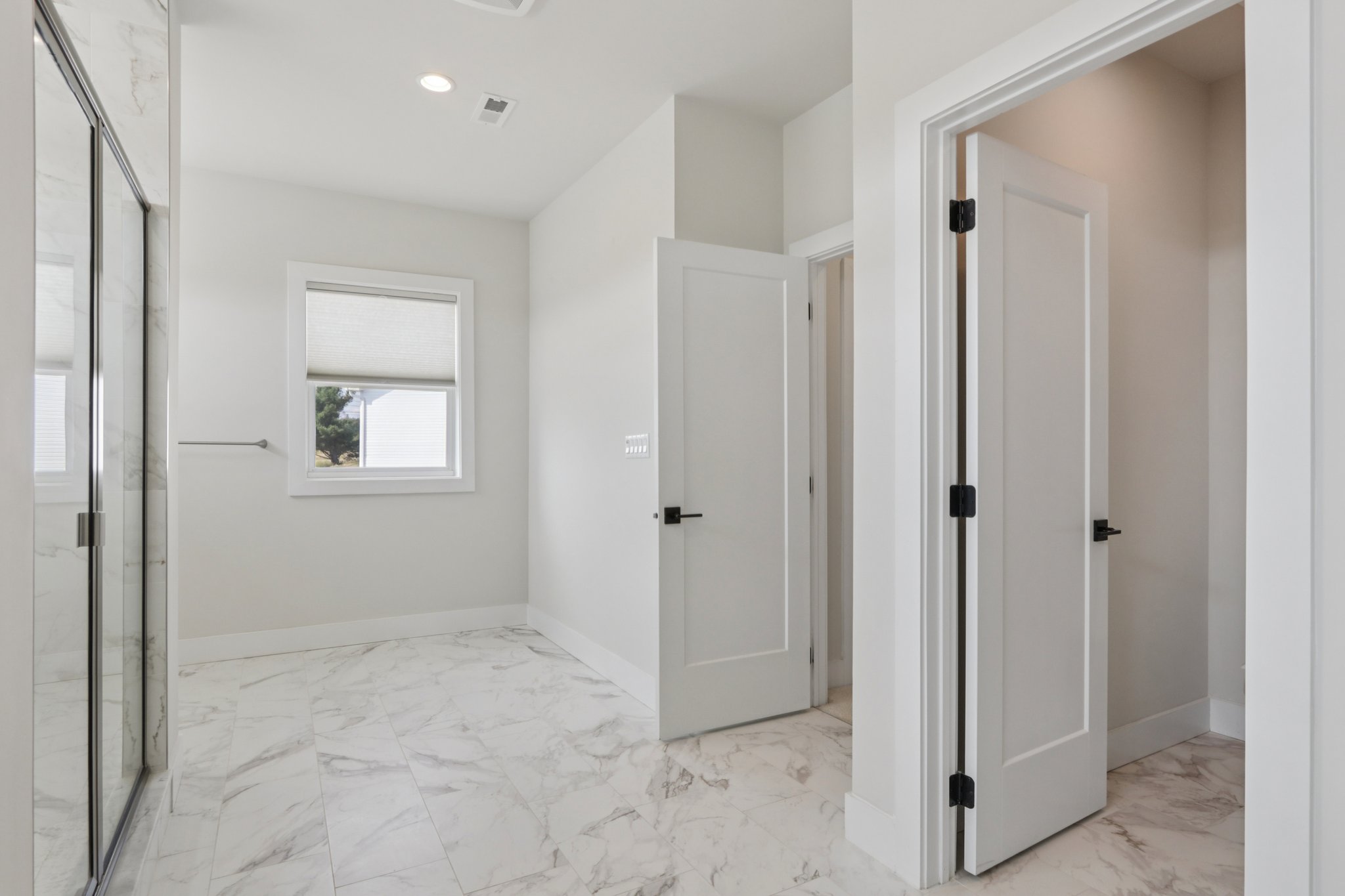 Hawthorn Dr-S2409-060.jpg