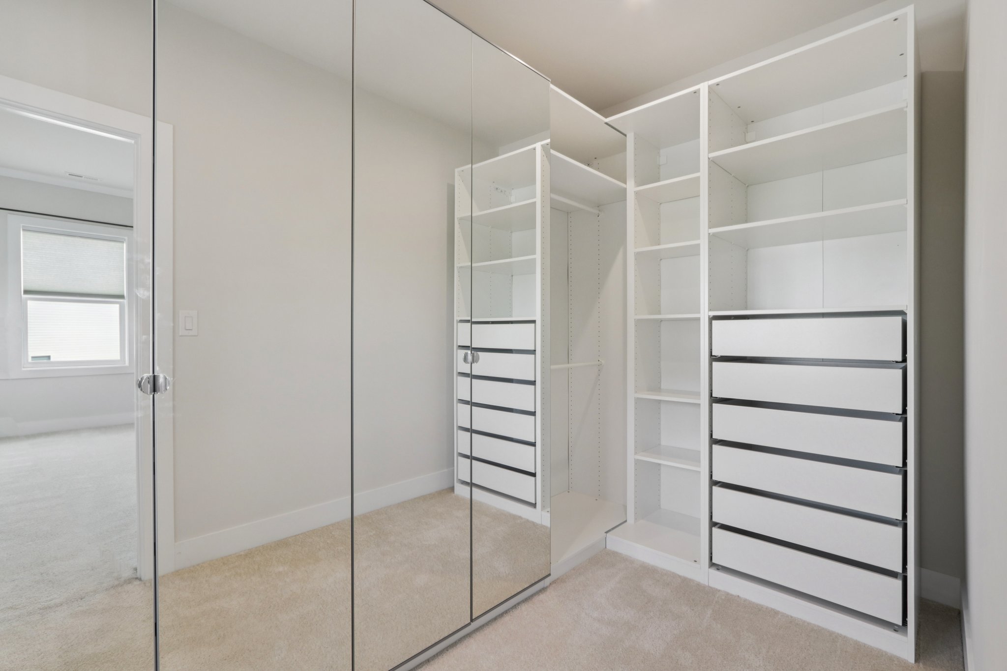Hawthorn Dr-S2409-062.jpg