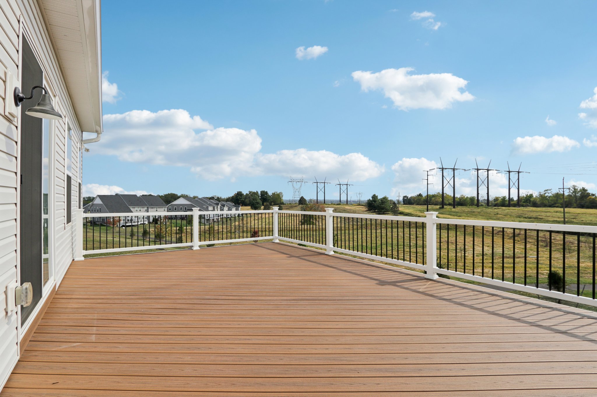 Hawthorn Dr-S2409-068.jpg