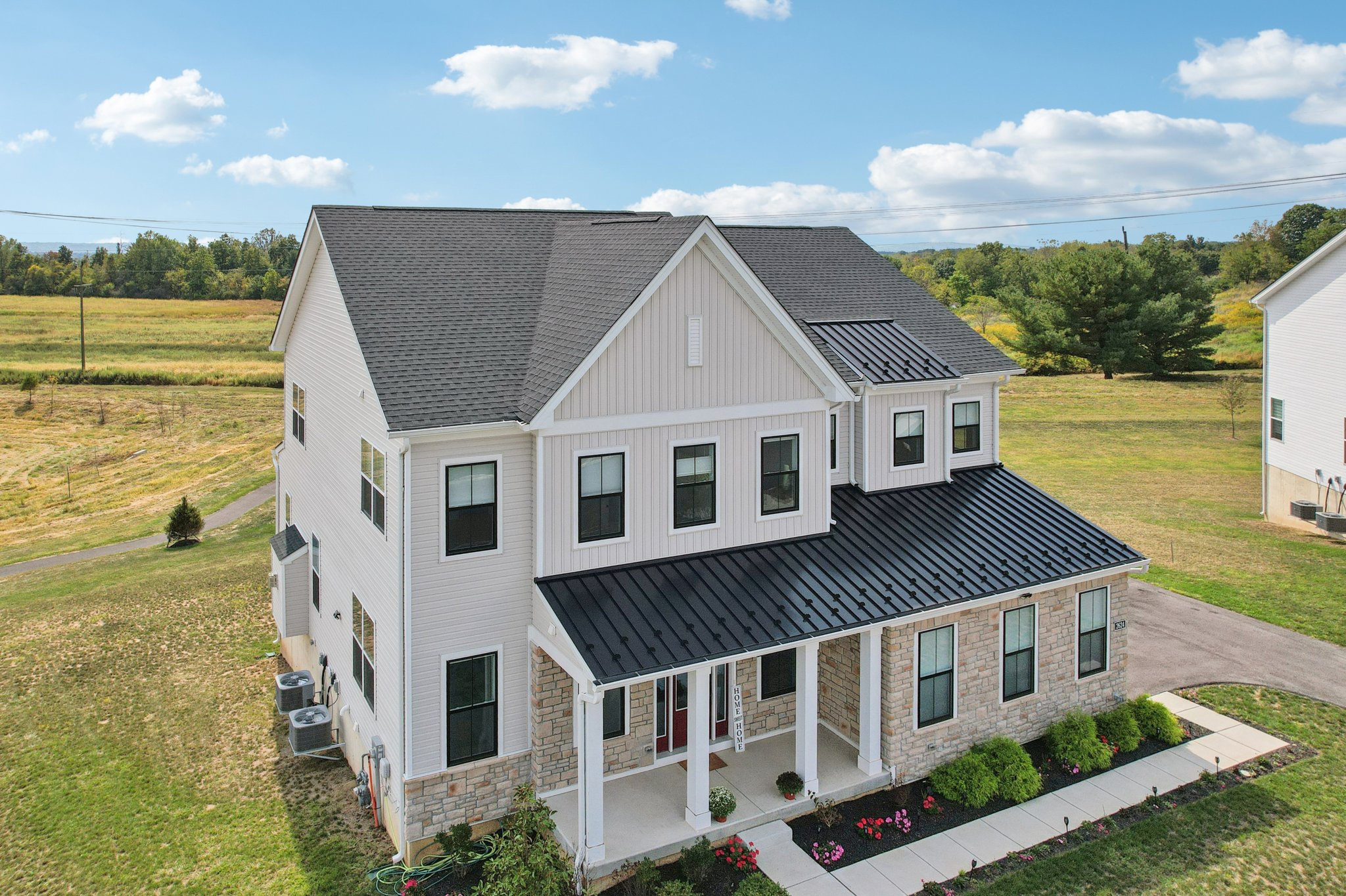 Hawthorn Dr-S2409-071.jpg