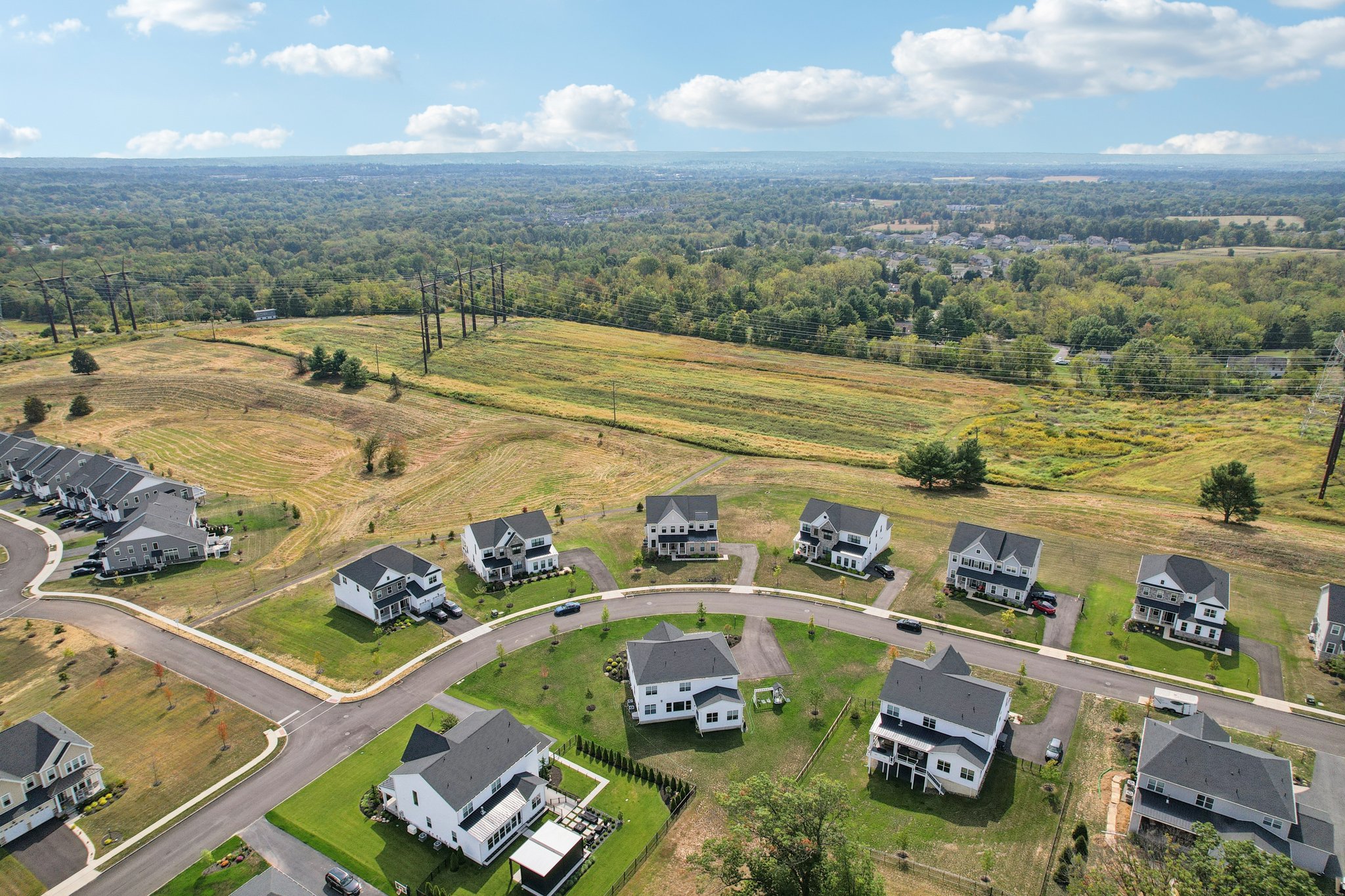 Hawthorn Dr-S2409-073.jpg