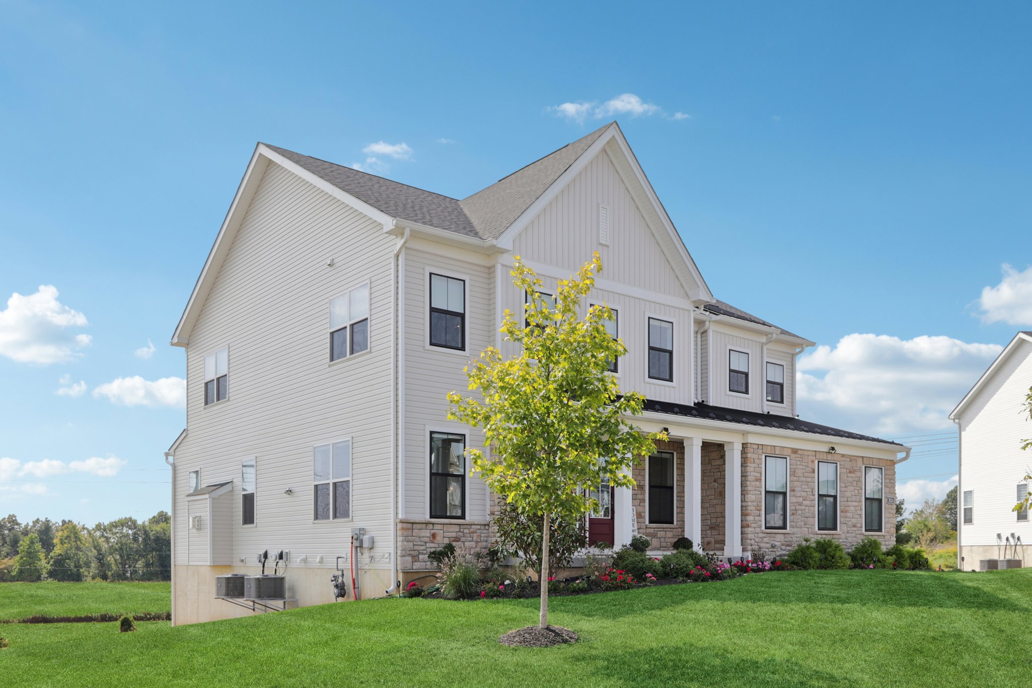 Hawthorn Dr-S2409-082.jpg
