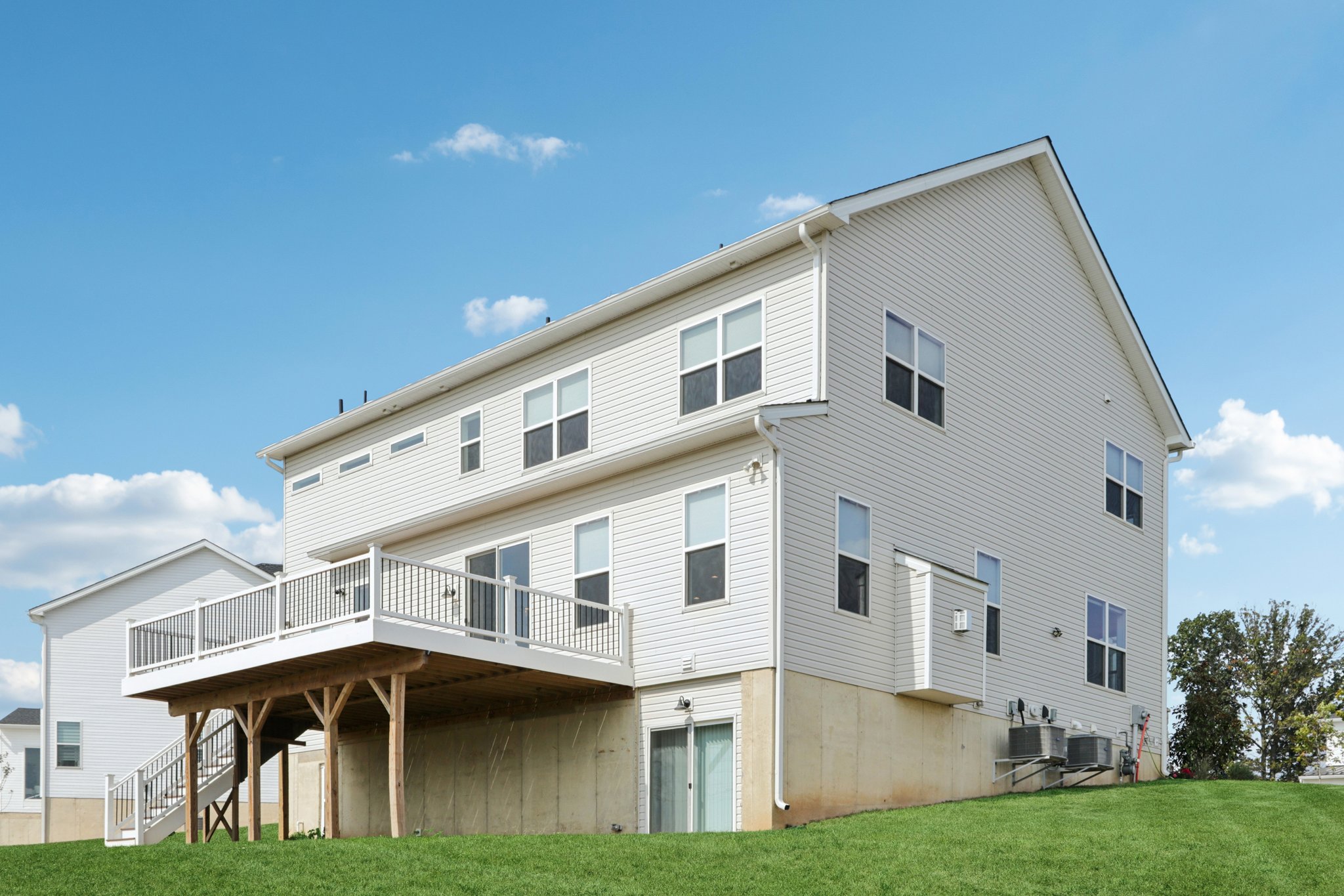 Hawthorn Dr-S2409-083.jpg