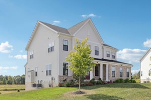 Hawthorn Dr-S2409-002.jpg