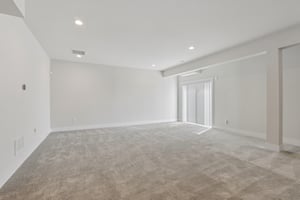 Hawthorn Dr-S2409-033.jpg