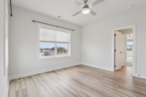 Hawthorn Dr-S2409-038.jpg