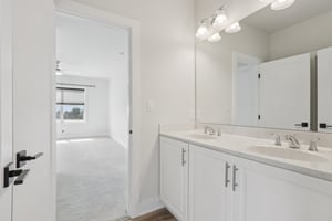 Hawthorn Dr-S2409-040.jpg