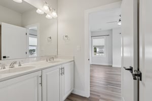 Hawthorn Dr-S2409-041.jpg