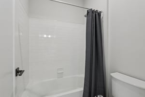 Hawthorn Dr-S2409-042.jpg