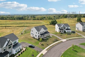 Hawthorn Dr-S2409-072.jpg