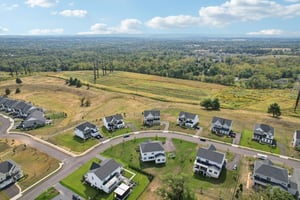 Hawthorn Dr-S2409-073.jpg