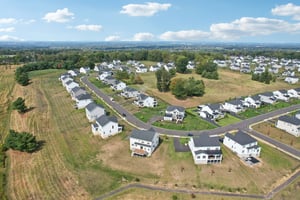 Hawthorn Dr-S2409-076.jpg