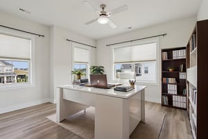 Hawthorn Dr-S2409-037 virtually staged.jpeg